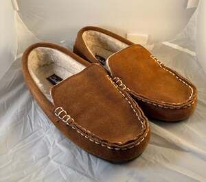 Clarks Moccasins Faux Fur Lining Sz 10 M Slippers Brown Suede Like New Tread Sol